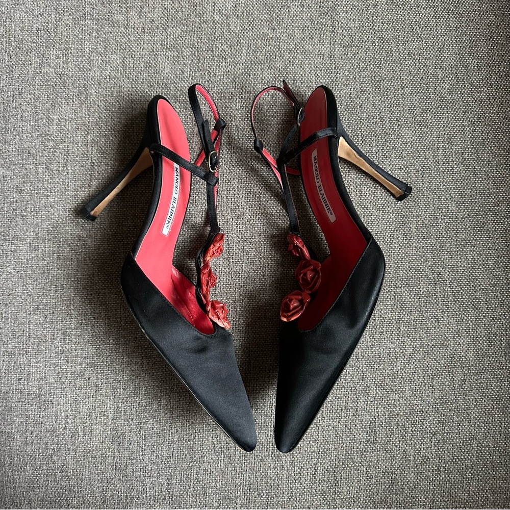 Vintage satin Manolo Blahnik rosebud heels - Picture 3 of 6